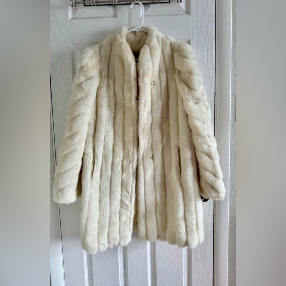 Jordache jacket Vintage faux fur coat
Women, Size M
